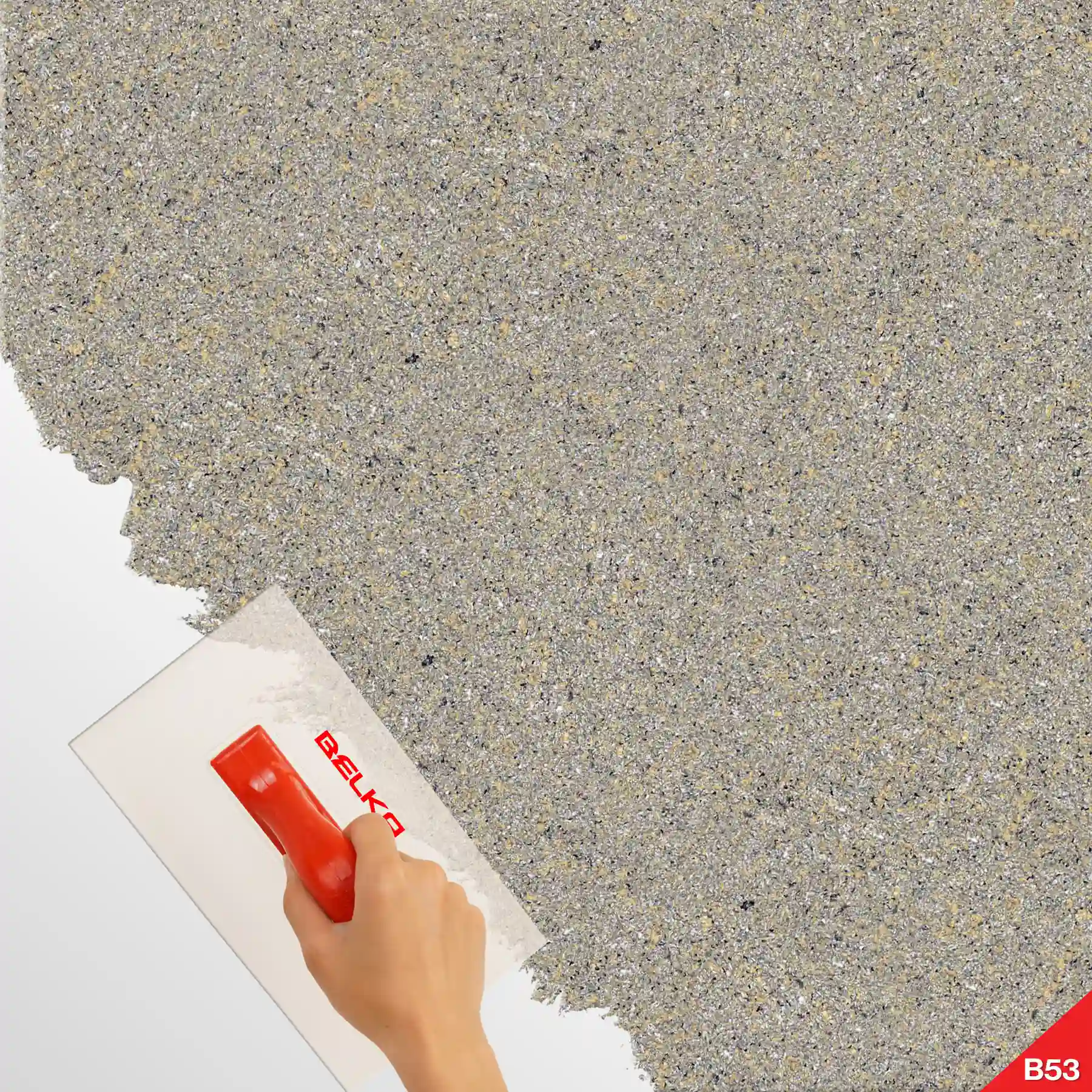 Perete decorat cu tapet Belka autoadeziv, în nuanță verde măsliniu, într-un living modern cu fotolii și canapea în nuanțe neutre.